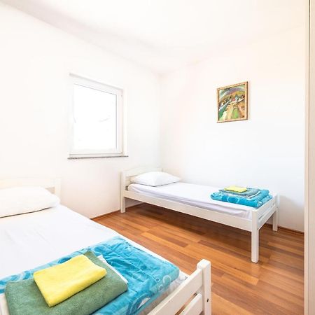Apartment Damir Новаля Екстер'єр фото